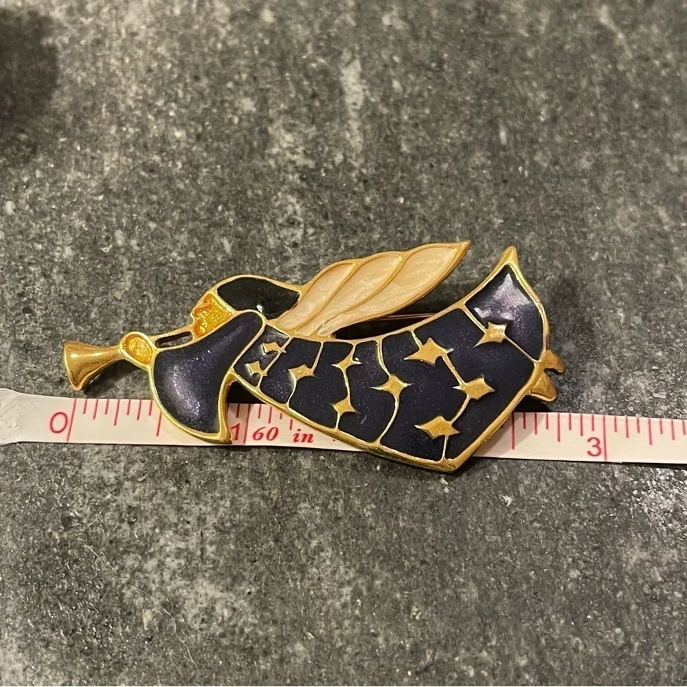 Vintage Christmas Trumpet Angel Dark Pearled Purple Enamel &‎ Gold Brooch Pin